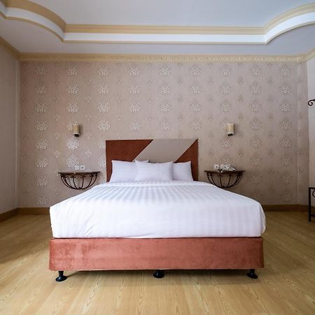 Sartini Inn Jogja Yogyakarta Exterior photo