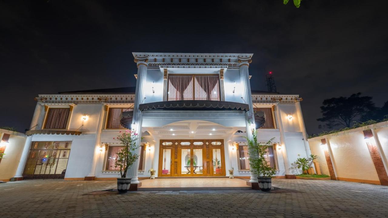 Sartini Inn Jogja Yogyakarta Exterior photo