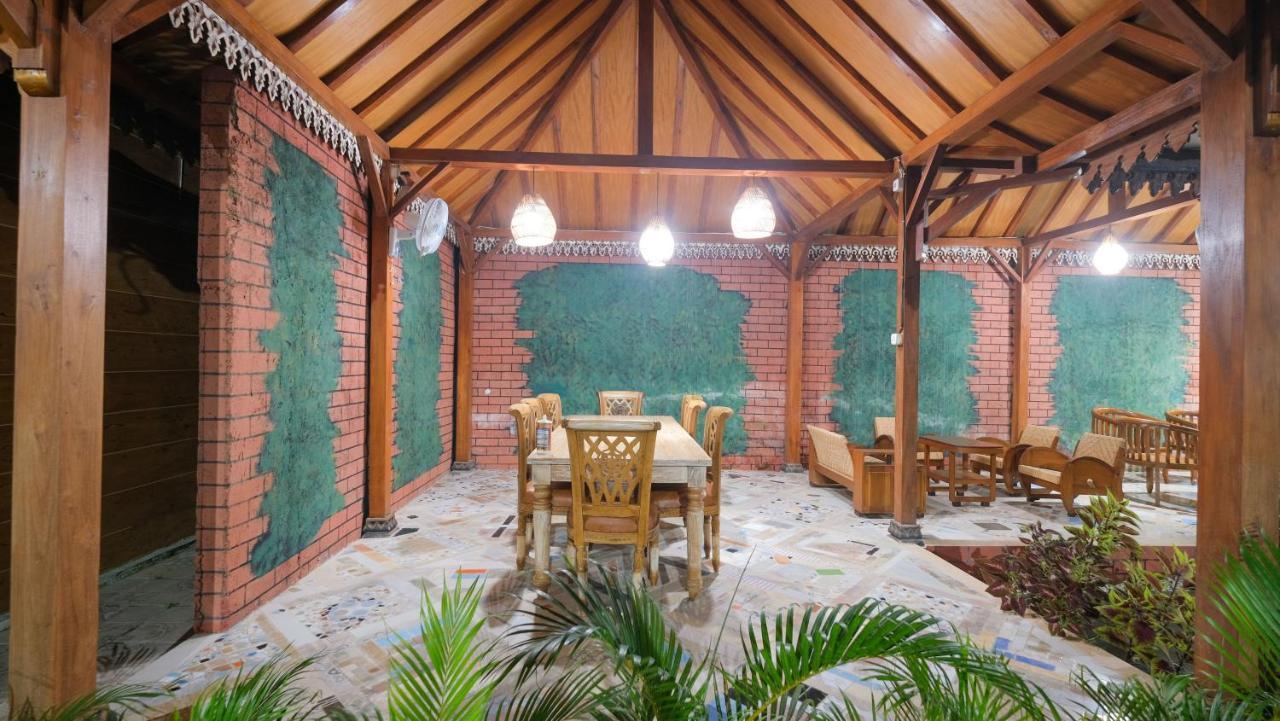 Sartini Inn Jogja Yogyakarta Exterior photo