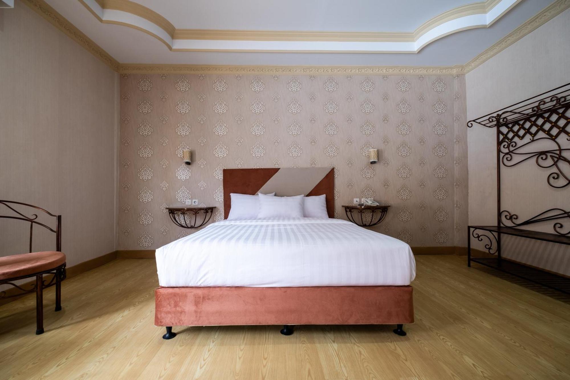 Sartini Inn Jogja Yogyakarta Exterior photo