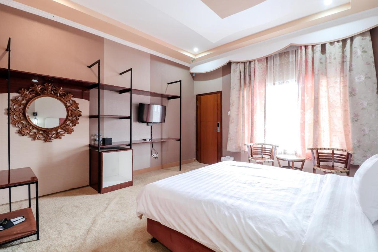 Sartini Inn Jogja Yogyakarta Exterior photo