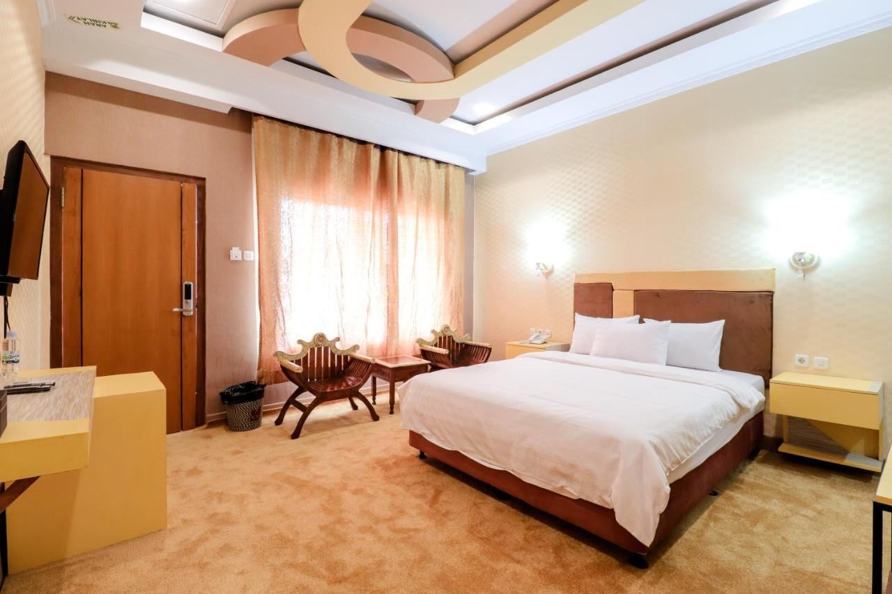 Sartini Inn Jogja Yogyakarta Exterior photo