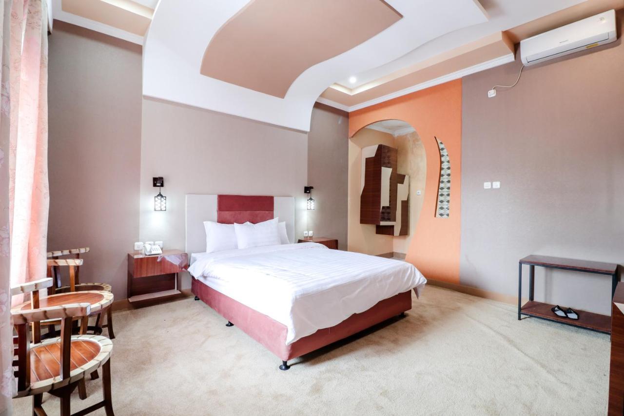 Sartini Inn Jogja Yogyakarta Exterior photo