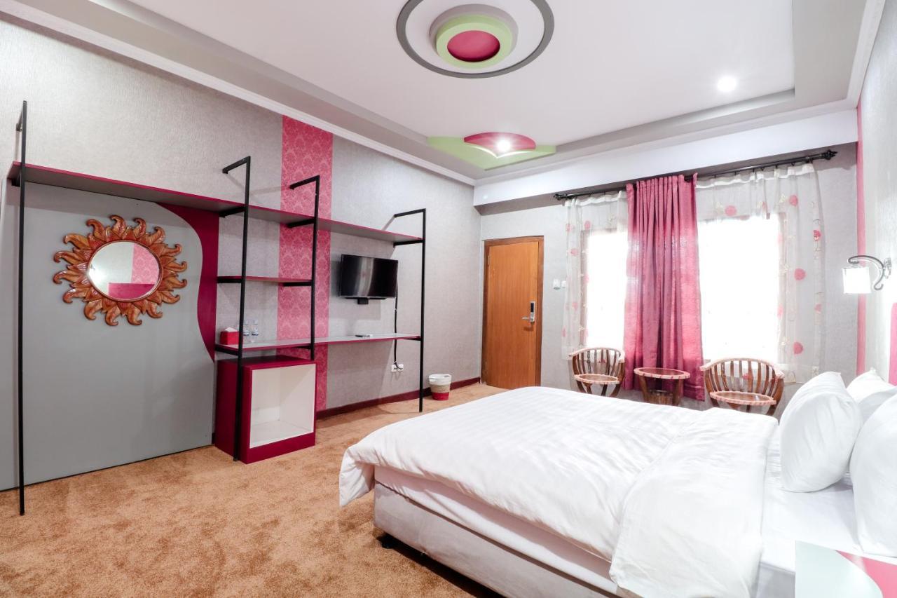 Sartini Inn Jogja Yogyakarta Exterior photo