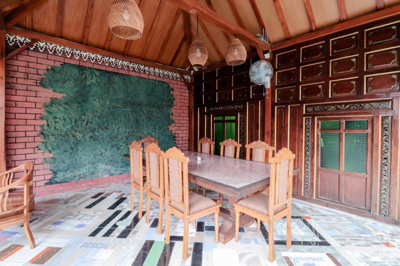 Sartini Inn Jogja Yogyakarta Exterior photo
