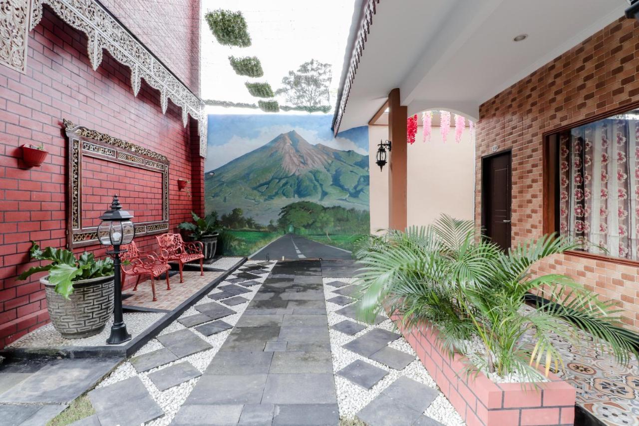 Sartini Inn Jogja Yogyakarta Exterior photo