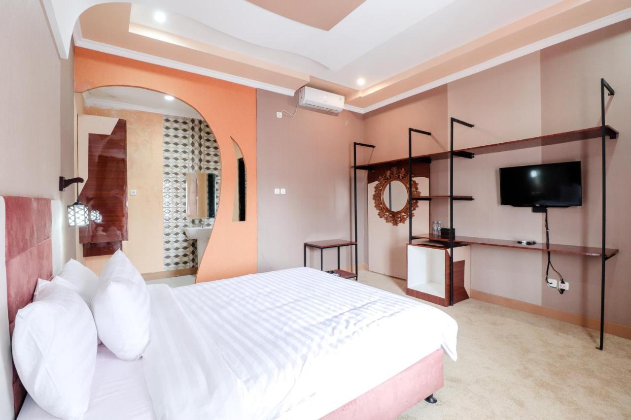 Sartini Inn Jogja Yogyakarta Exterior photo
